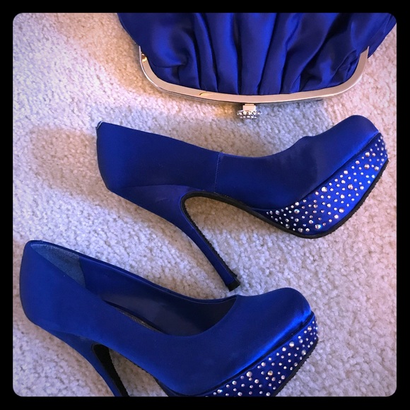 Steve Madden Shoes - 💎Steve Madden Blue Studded Pumps with Clutch💎